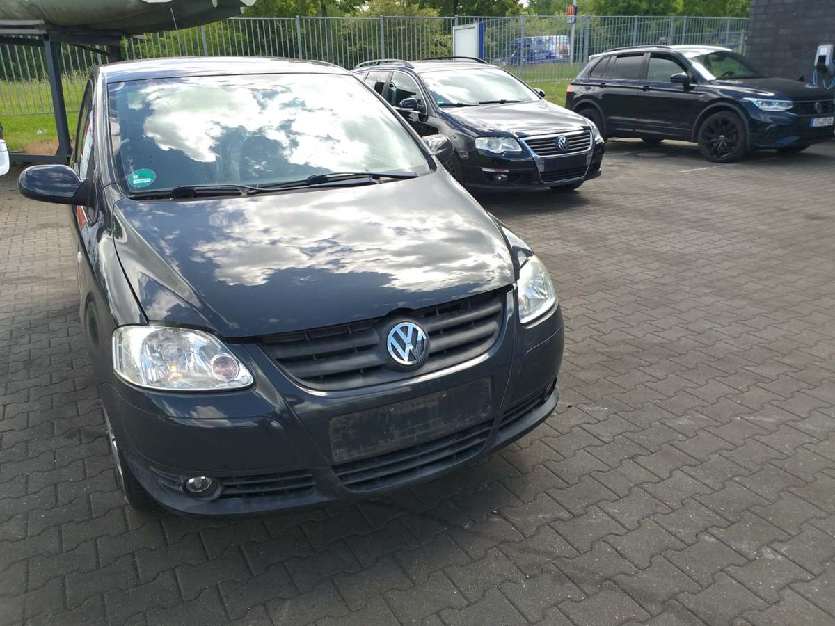 VW Fox original Scheinwerfer vorn rechts Halogen Bj.2010 VW Fox original Scheinwerfer vorn rechts Halogen Bj.2010